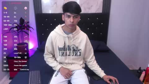 Snapshot of onlyjos_ chatting on October 4, 2025, 4:49 pm Josh - Schedule 1400 - 2200 online show from October 4, 2025, 4:49 pm