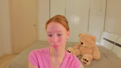 Snapshot of onlylily chatting on November 6, 2025, 3:24 pm Lily online show from November 6, 2025, 3:24 pm