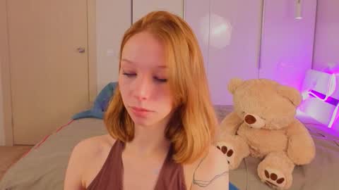 Snapshot of onlylily chatting on November 7, 2025, 11:43 am Lily online show from November 7, 2025, 11:43 am