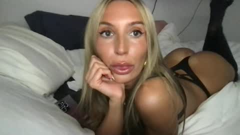 onlypaigewhite online show from June 26, 2026, 7:57 am