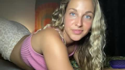 Snapshot of onyx_unleashed chatting on October 2, 2025, 3:24 am onyx_unleashed online show from October 2, 2025, 3:24 am