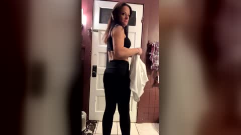 Jolene online show from December 15, 2025, 2:27 am