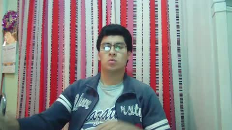 Snapshot of oomaurooo chatting on December 23, 2024, 10:32 am oomaurooo online show from December 23, 2024, 10:32 am