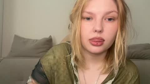 Snapshot of opheliaritz chatting on July 5, 2026, 6:31 am Ophelia online show from July 5, 2026, 6:31 am