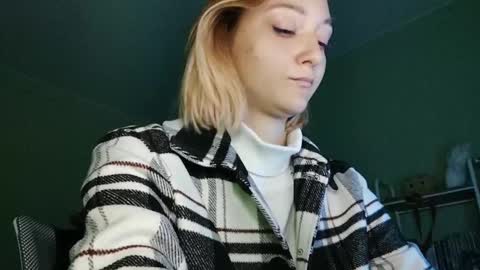 Melani  online show from March 5, 2025, 3:29 pm