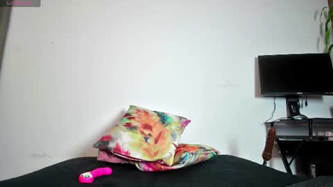 Snapshot of oriana_thomson2 chatting on July 14, 2026, 2:05 am Oriana online show from July 14, 2026, 2:05 am