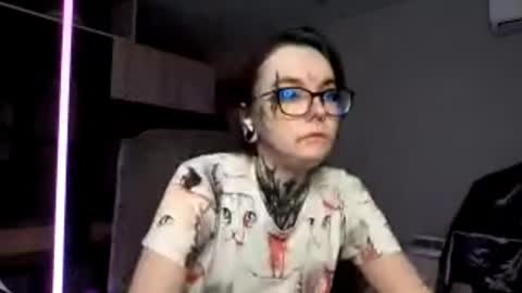 Snapshot of orvadowden chatting on October 20, 2025, 9:43 am Milana online show from October 20, 2025, 9:43 am