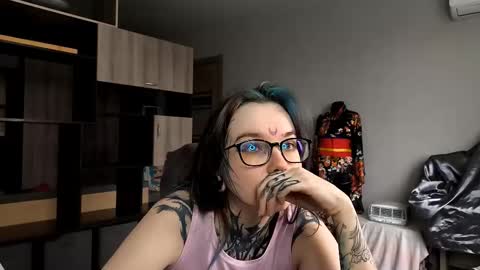 Snapshot of orvadowden chatting on October 23, 2025, 7:51 am Milana online show from October 23, 2025, 7:51 am