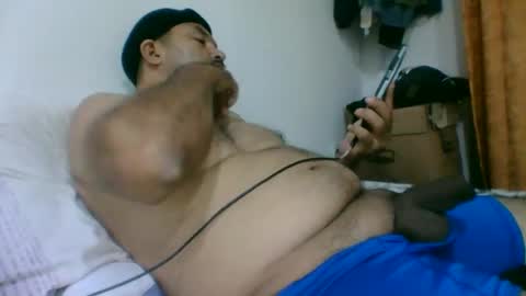 oscarjhe3512 online show from May 19, 2026, 1:56 am