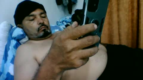 oscarjhe3512 online show from June 14, 2026, 2:24 am