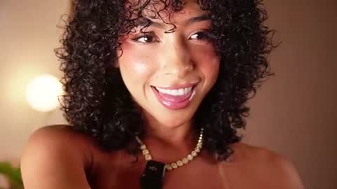 Snapshot of oshun_25 chatting on June 27, 2026, 9:42 pm Oshun online show from June 27, 2026, 9:42 pm