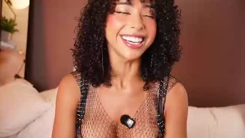 Snapshot of oshun_25 chatting on July 2, 2026, 12:22 pm Oshun online show from July 2, 2026, 12:22 pm