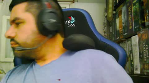 Snapshot of osito_c chatting on December 10, 2024, 2:27 am Oso online show from December 10, 2024, 2:27 am