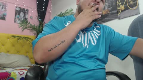 Snapshot of oso_gael chatting on December 27, 2024, 5:48 pm Bear Gael online show from December 27, 2024, 5:48 pm