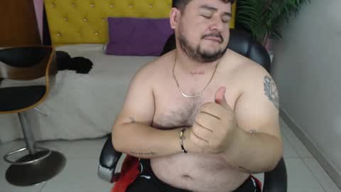 Snapshot of oso_gael chatting on January 12, 2025, 5:33 pm Bear Gael online show from January 12, 2025, 5:33 pm