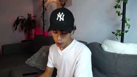 ostin 18hot online show from December 14, 2024, 1:28 am