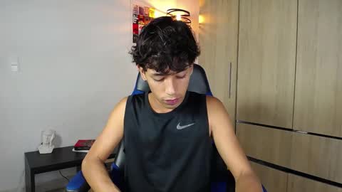 ostin 18hot online show from December 18, 2024, 2:32 am