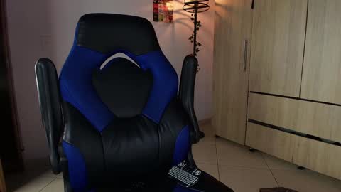 ostin 18hot online show from January 16, 2025, 4:49 am