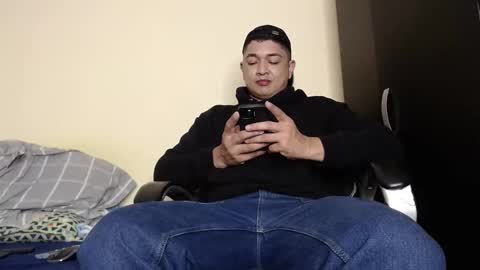 Snapshot of otto_stud chatting on January 20, 2025, 3:59 am otto_stud online show from January 20, 2025, 3:59 am