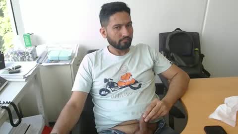 Snapshot of outdoornakedguy11_007 chatting on December 5, 2024, 9:50 pm outdoornakedguy11_007 online show from December 5, 2024, 9:50 pm