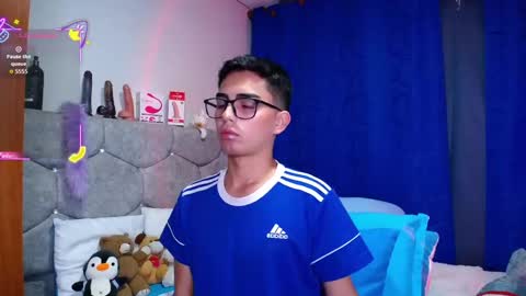 Owen  Independent model  online show from September 10, 2025, 7:08 am