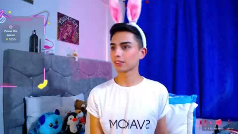 Owen  Independent model  online show from October 28, 2025, 7:05 pm