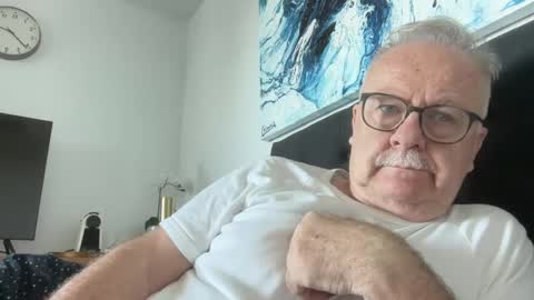 Snapshot of ozhairybearxxxx chatting on December 19, 2024, 10:21 pm ozhairybearxxxx online show from December 19, 2024, 10:21 pm