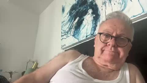 Snapshot of ozhairybearxxxx chatting on January 3, 2025, 3:27 am ozhairybearxxxx online show from January 3, 2025, 3:27 am