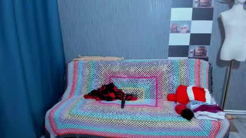 Snapshot of pa1e_pr1ncess chatting on December 17, 2025, 5:13 am Ella online show from December 17, 2025, 5:13 am
