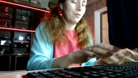 Snapshot of pa1e_pr1ncess chatting on April 17, 2026, 6:05 am Ella online show from April 17, 2026, 6:05 am