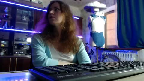 Snapshot of pa1e_pr1ncess chatting on May 1, 2026, 6:29 am Ella online show from May 1, 2026, 6:29 am