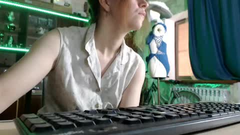 Snapshot of pa1e_pr1ncess chatting on May 2, 2026, 6:40 am Ella online show from May 2, 2026, 6:40 am