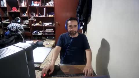 pablo_lopez_ online show from April 28, 2026, 7:57 am