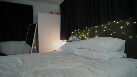 Snapshot of pakeha_princess chatting on July 12, 2026, 12:07 pm Holly online show from July 12, 2026, 12:07 pm