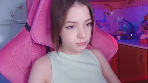 Snapshot of pambeeslyy chatting on July 4, 2026, 5:52 pm Pam online show from July 4, 2026, 5:52 pm