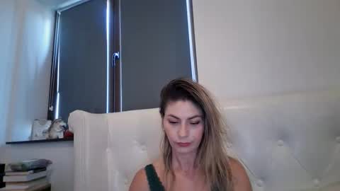 Snapshot of pamela051087 chatting on June 5, 2026, 2:01 pm Pamela051087 online show from June 5, 2026, 2:01 pm