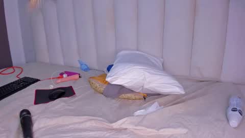 pamela online show from February 11, 2026, 11:43 pm