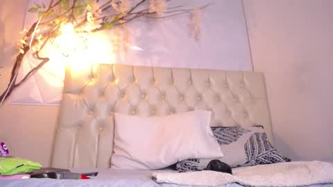 Pamela online show from December 16, 2025, 7:52 pm