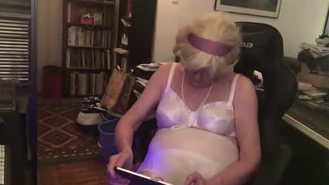 Snapshot of pantyvloletlace chatting on June 8, 2026, 1:28 am Pantyvioletlace online show from June 8, 2026, 1:28 am