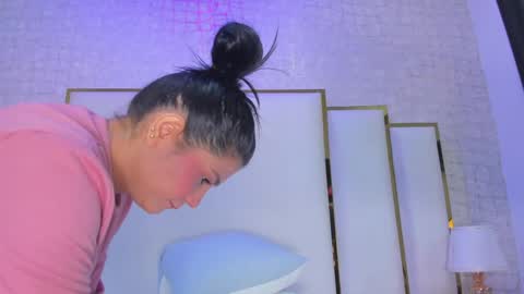 Paola  online show from April 2, 2026, 9:29 am