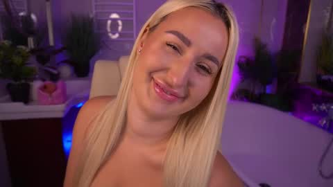 Snapshot of paolamola chatting on May 29, 2026, 1:42 pm Lia online show from May 29, 2026, 1:42 pm