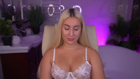 Snapshot of paolamola chatting on May 30, 2026, 1:41 pm Lia online show from May 30, 2026, 1:41 pm