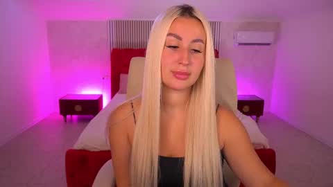Snapshot of paolamola chatting on June 14, 2026, 6:37 am Lia online show from June 14, 2026, 6:37 am