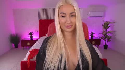 Lia online show from June 19, 2026, 3:16 pm