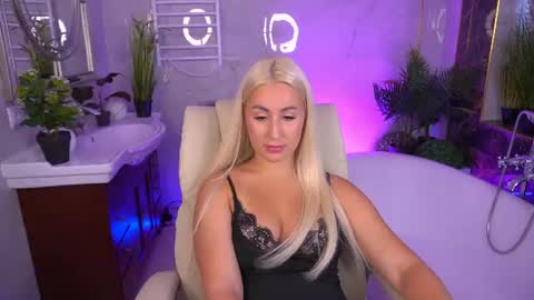 Lia online show from June 21, 2026, 2:08 pm