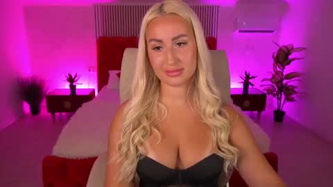 Lia online show from June 26, 2026, 2:32 pm