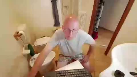 Snapshot of paolo32h chatting on August 2, 2026, 12:03 pm paolo32h online show from August 2, 2026, 12:03 pm