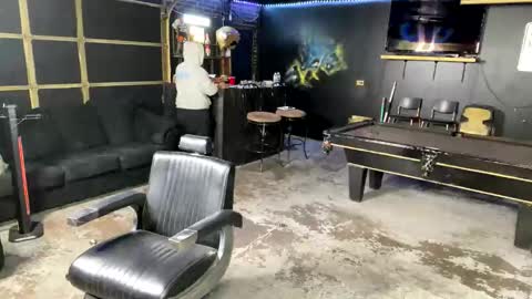 papi_krizz online show from October 26, 2025, 2:56 pm