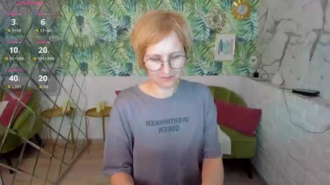 Snapshot of paris_cherry chatting on May 8, 2026, 4:40 am Paris online show from May 8, 2026, 4:40 am