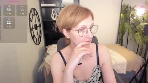 Snapshot of paris_cherry chatting on May 19, 2026, 6:03 pm Paris online show from May 19, 2026, 6:03 pm